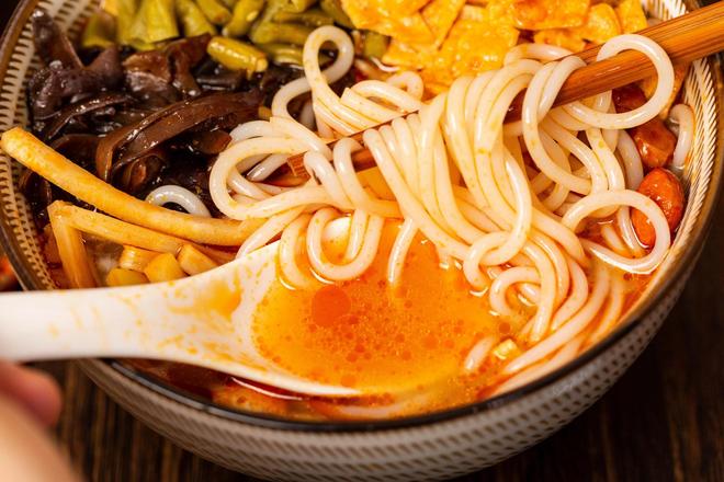 人都以温暖的美食驱散选择还十分丰富冰球突破游戏早晚交替之时的寒意柳州(图6)