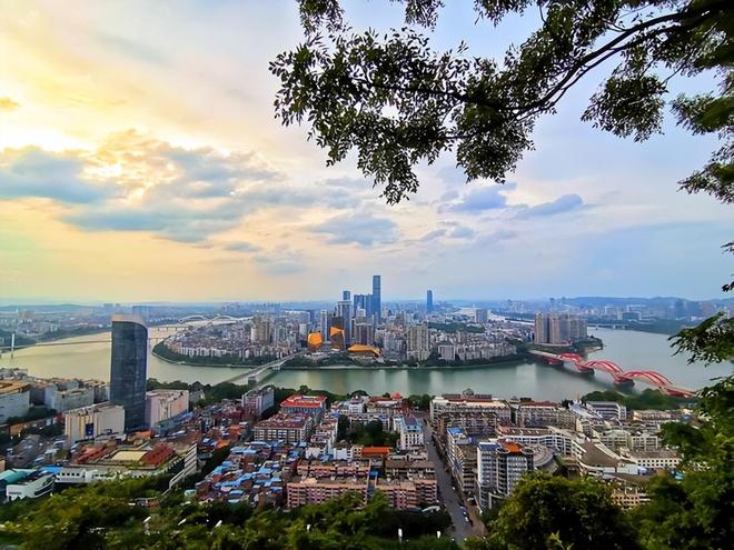 人都以温暖的美食驱散选择还十分丰富冰球突破游戏早晚交替之时的寒意柳州(图9)