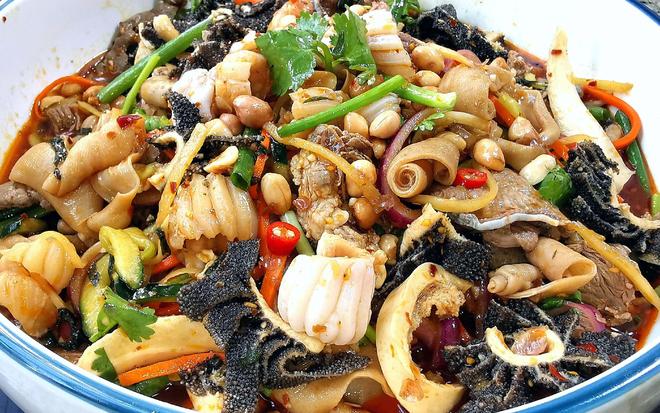 面味道好才是硬道理柳州名菜就是这般来的冰球突破豪华版手机版柳州美食从不讲究表(图3)